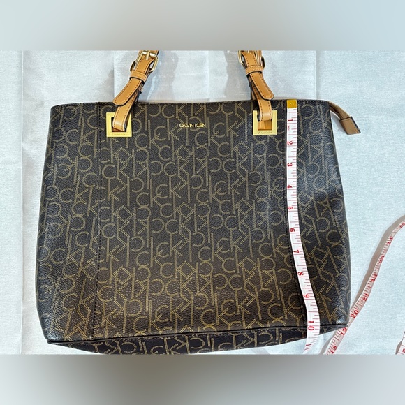 Calvin Klein Tote Handbag RN 54163 MANUFACTURER'S SUGGESTED RETAIL PRICE $396 - Picture 15 of 16